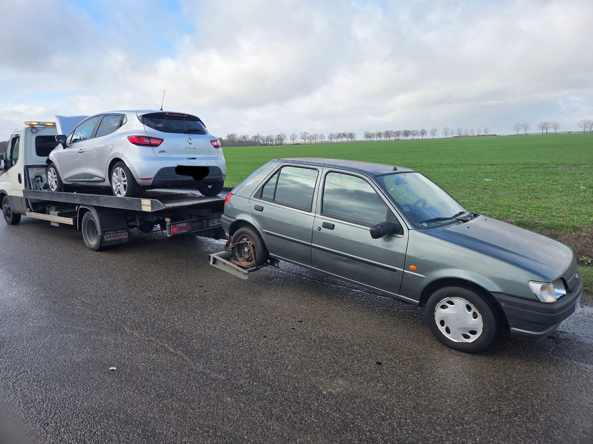 Deux véhicules enlevés